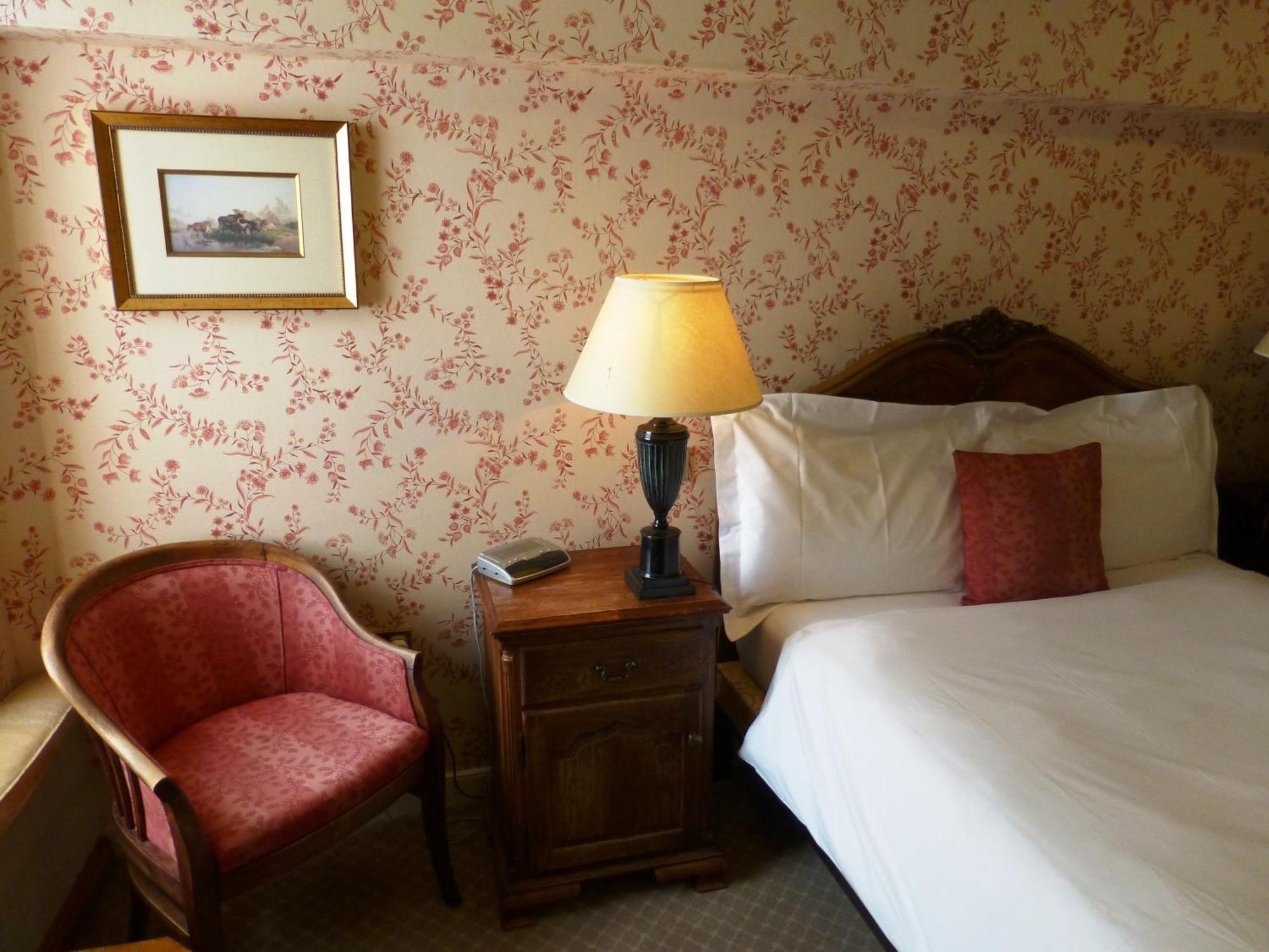 The Bear Hotel Devizes Szoba fotó