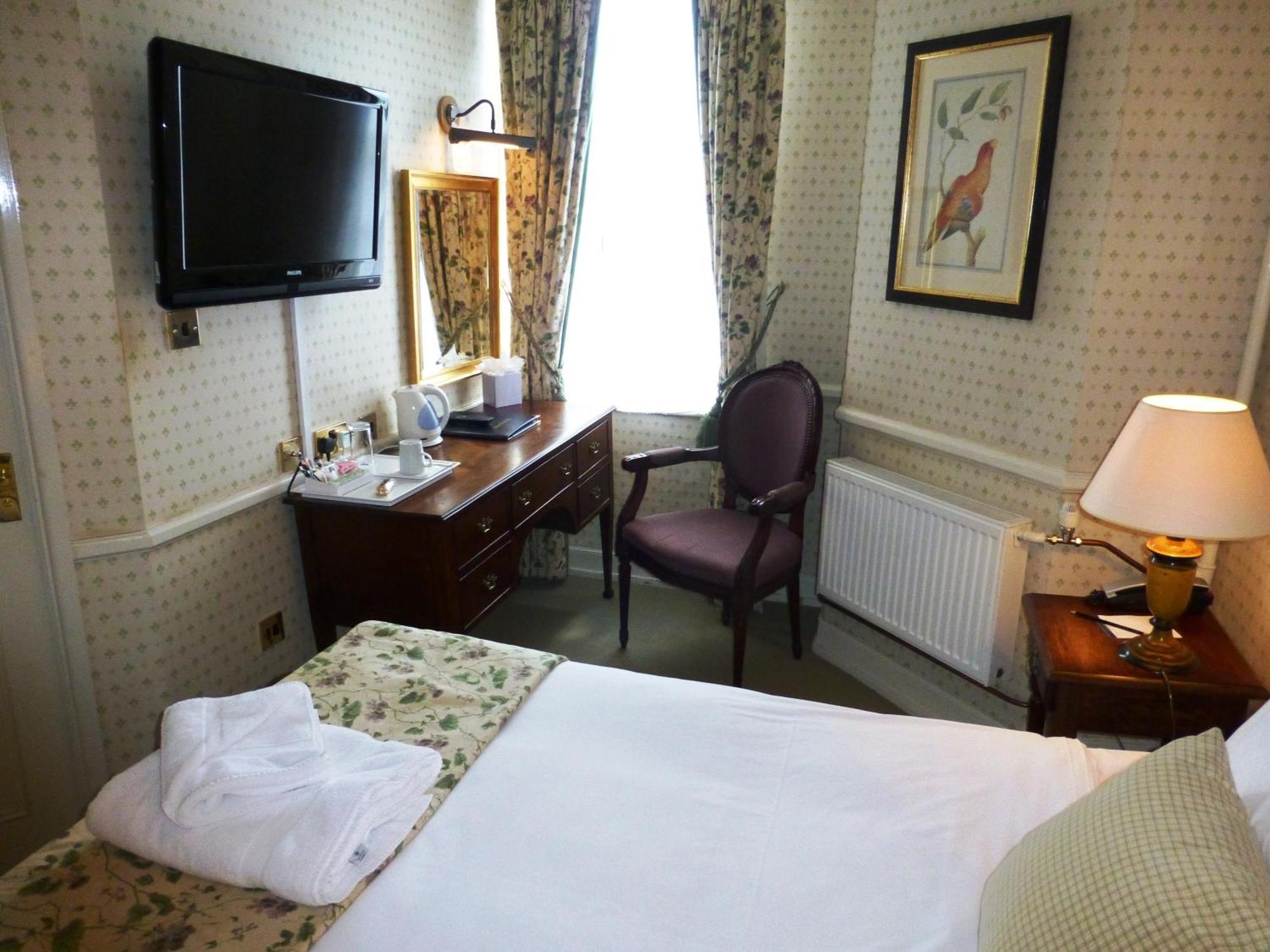 The Bear Hotel Devizes Szoba fotó