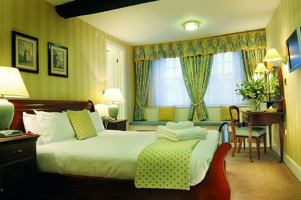 The Bear Hotel Devizes Szoba fotó
