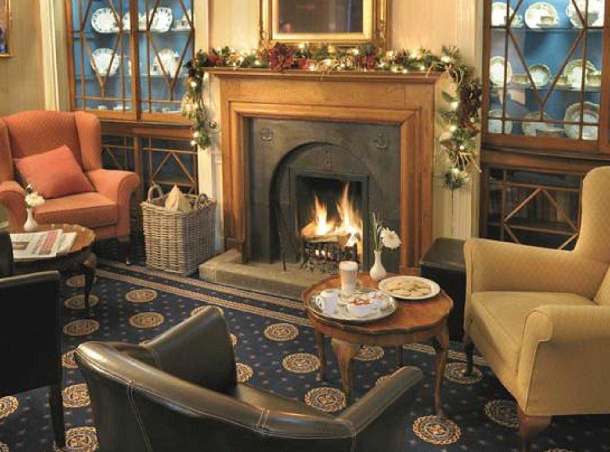 The Bear Hotel Devizes Kültér fotó