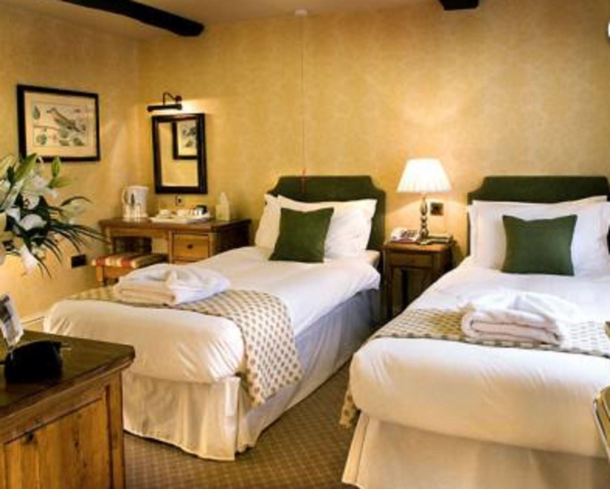 The Bear Hotel Devizes Kültér fotó