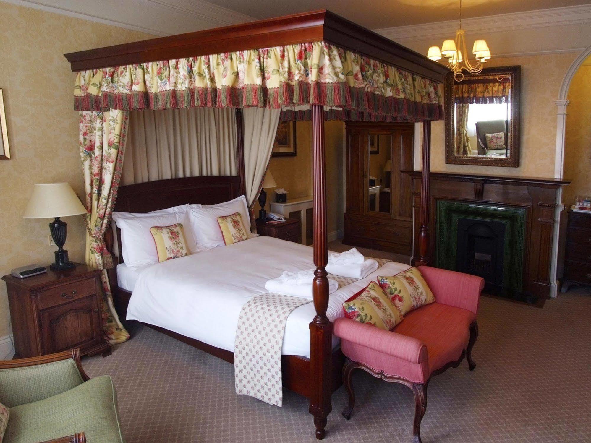 The Bear Hotel Devizes Kültér fotó