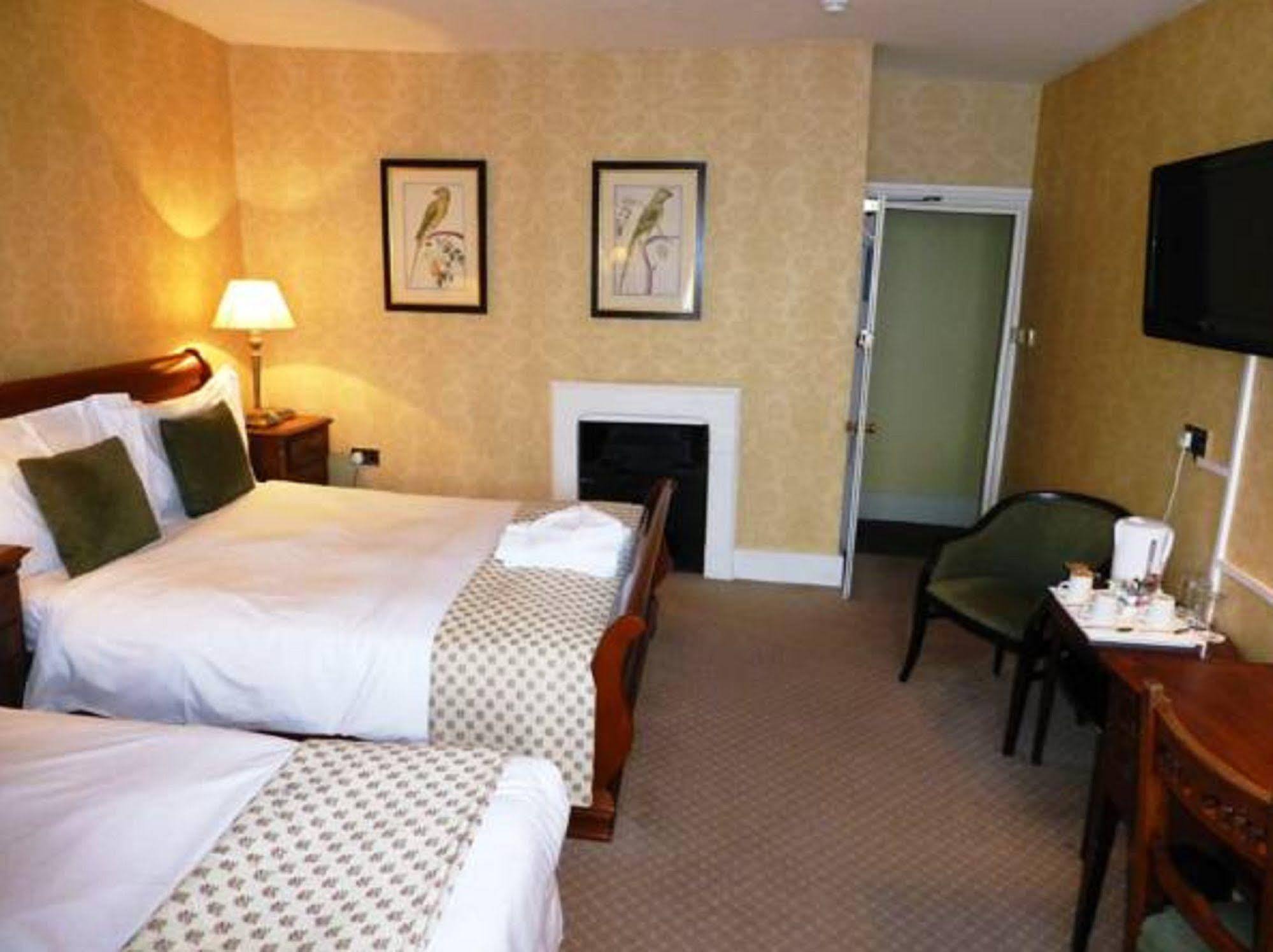 The Bear Hotel Devizes Kültér fotó