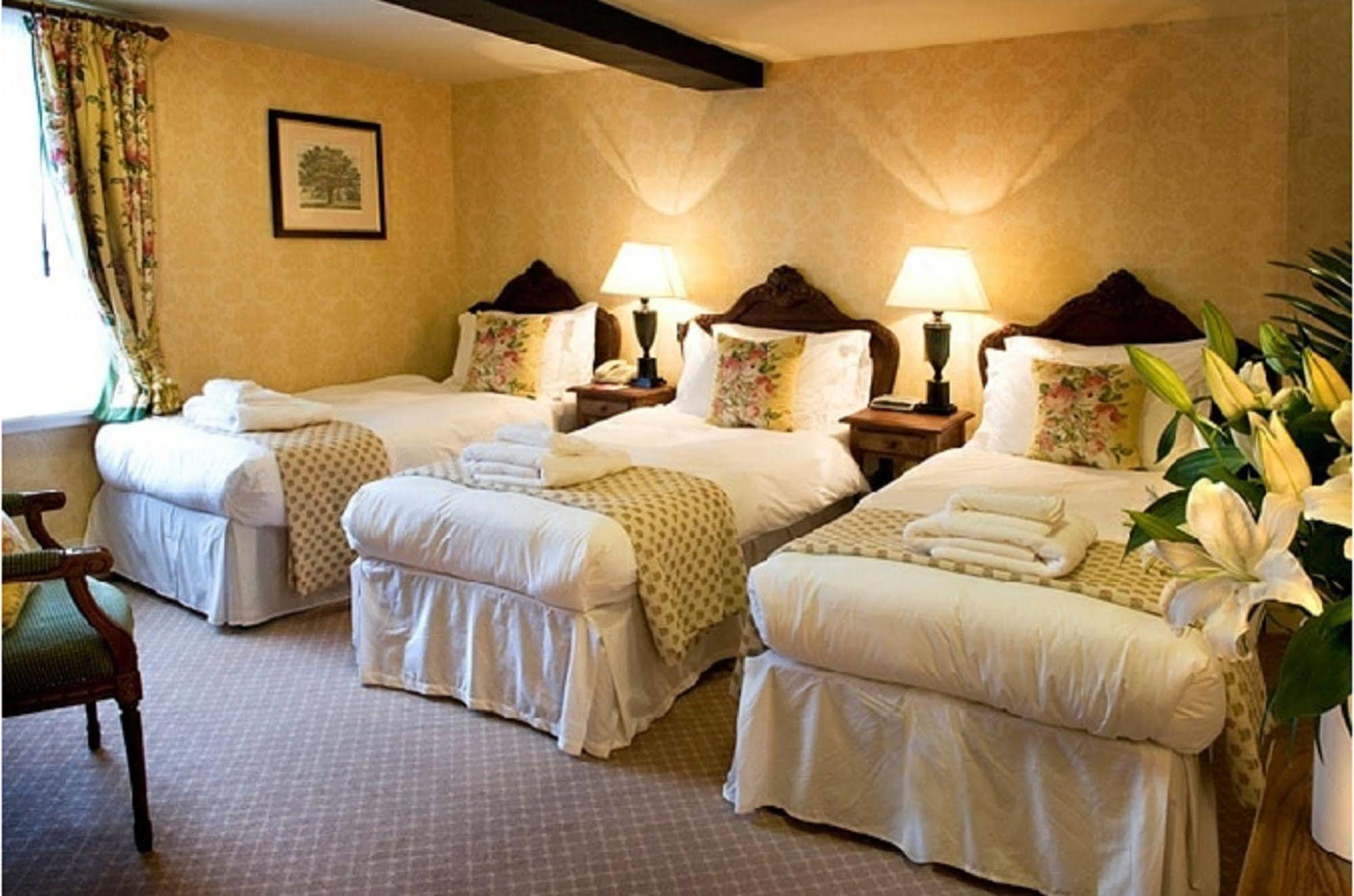 The Bear Hotel Devizes Kültér fotó