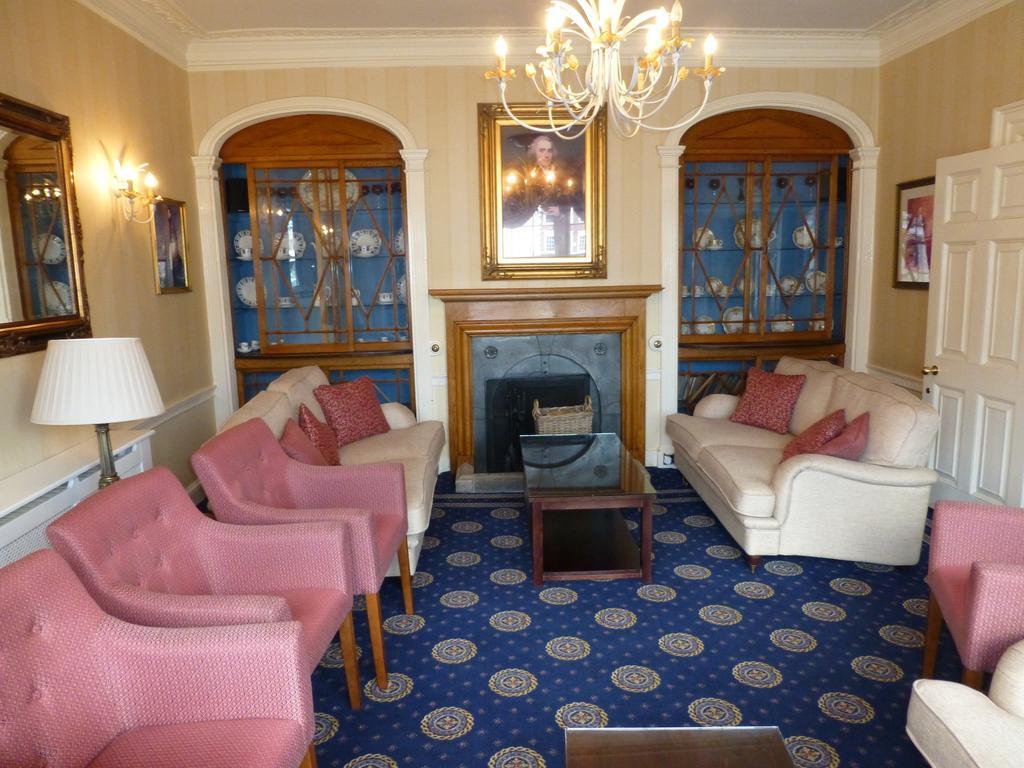 The Bear Hotel Devizes Kültér fotó