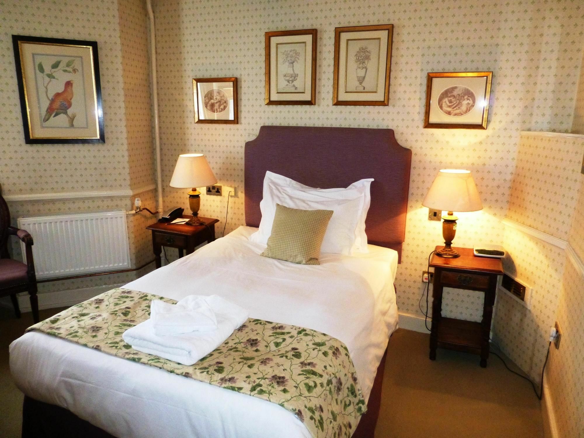 The Bear Hotel Devizes Kültér fotó
